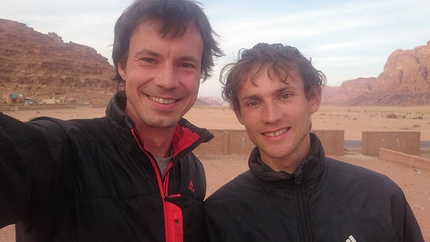 Wadi Rum, Giordania - Martin Krasnansky e Jozo Kristoffy dopo la prima salita di Fatal Attraction (8a+, 450m) a Jebel Rum, Wadi Rum, Giordania