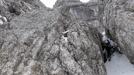 Triglav, Slovenia - Triglav parete nord: Matevž Mrak e Matevž Vukotic durante l'invernale delle vie Prusik - Szalay e Obraz Sfinge, effettuato dal 23 - 26 dicembre 2014
