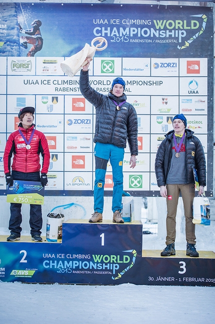 Campionato del Mondo di arrampicata su ghiaccio 2015 - Podio maschile del Campionato del Mondo di arrampicata su ghiaccio 2015: 2.  HeeYong Park 1. Maxim Tomilov 3. Alexey Tomilov