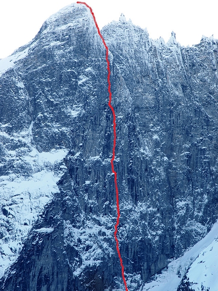 Trollveggen Troll Wall, Norvegia, Marek Raganowicz, Marcin Tomaszewski - The route line of Katharsis (1100m, A4/M7) on the Trollveggen (Troll Wall) in Norway, climbed by Marek Raganowicz and Marcin Tomaszewski from 23/01 - 09/02/2015.