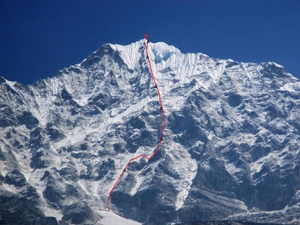 Thamserku - Thamserku (6618m), Nepal and the line of the route climbed by the Russians Alexander Gukov and Alexei Lonchinskiy