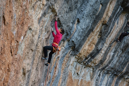 Alizée Dufraisse climbs 8c+ at Siurana in Spain