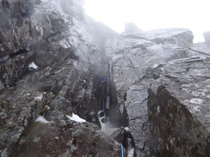 Scozia arrampicata invernale, Gian Luca Cavalli, Marcello Sanguineti - Nei camini della Crypt Route (Bidean Nam Bian)