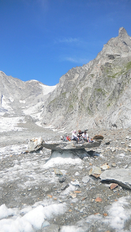 Heart and muscles: Mont Blanc on foot and by bike - Climbing up to Rifugio Gonella (Mont Blanc)