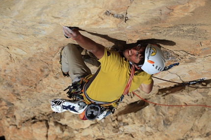 Oman Jebel Misht - Hansjörg Auer climbing Fata Morgana