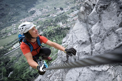 Salewa Get Vertical - Dal 19 marzo al 15 maggio 2015 è attivo il concorso “Get vertical”, con cui Salewa offre ai fortunati vincitori la possibilità di vivere un’avventura verticale sulle Alpi o in Australia.