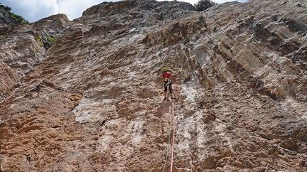 L'Ora del Garda, new rock climb at Mandrea (Arco) - Luca Giupponi establishing pitch 6