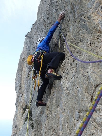 Monte Gallo, Palermo, Sicily, Fabrice Calabrese, Mauro Florit, Eugenio Pinotti - During the first ascent of pitch 7 of Nato due volte, Monte Gallo, Sicily