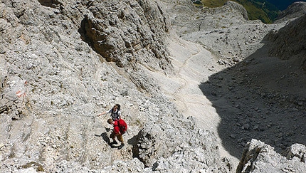 Dolomites: Sella vie ferrate and walks - Vallon - Descending towards Rifugio Vallon