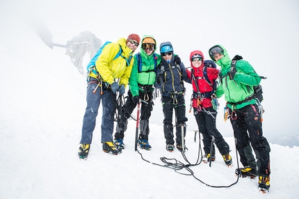 Arc'teryx Alpine Academy 2015 Mont Blanc - Basic mountaineering education group - motivation high