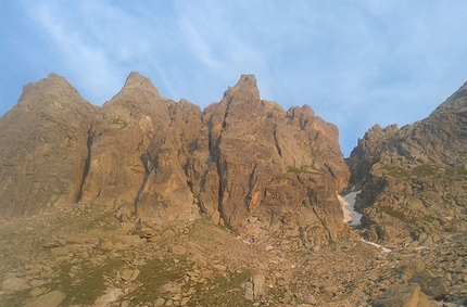 Via Phoenix, Val Orsera, Lagorai - Via Phoenix (VI+, 200m) al II Campanile di Val Orsera (gruppo Lagorai, Rava Cima d'Asta), aperta da Marco Sandri e Omar Ropelato il 19/08/2013.