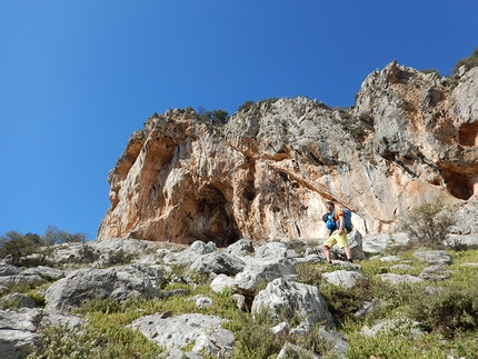 Gerovraxo, Leonidio, Grecia, Simon Montmory - L'arrampicata a Gerovraxo, Leonidio, Grecia