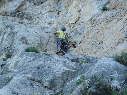 Monte Gallo, Sicilia - Durante l'apertura della via Piccolo grande uomo (Fabio Failla, Angelo la Rosa 15-17/06/2015)