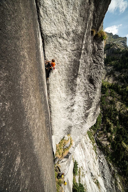 King of the Bongo, Qualido, Val di Mello - During the first free ascent of King of the Bongo, Qualido in Val di Mello (Paolo Marazzi, Matteo de Zaiacomo, Luca Schiera 25-26/7/2015)