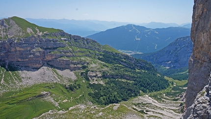 50 anni son volati, 25 regalati - Monte Fibbion (Dolomiti del Brenta) - La Valle dei Cavai e la Paganella