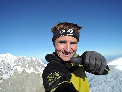 Ueli Steck, #82summits - Ueli Steck and the 82 4000ers in the Alps: on the summit of the Grandes Jorasses