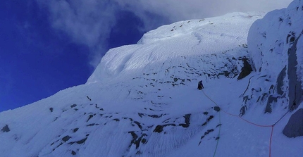 Cerro Riso Patron, Patagonia - Cerro Riso Patrón parete est, Hasta las Wuebas (Lise Billon, Antoine Moineville, Diego Simari, Jérôme Sullivan 09/2015)