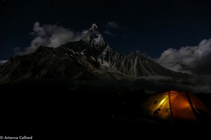Bhagirathi IV - parete Ovest - spedizione Ragni di Lecco - Campo base, Nandanvan, lo Shivling (6.543 m) in una notte di luna piena