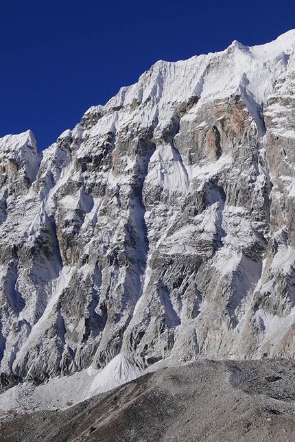 Dazampa Tse, Nepal - Dazampa Tse  (6293m) Nepal: À la verticale de la peine (17/10/2015 & 18/10/2015 Mathieu Détrie, Julien Dusserre, Pierre Labbre, Mathieu Maynadier.