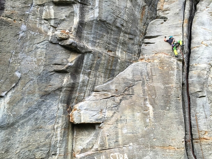 Trad climbing at Balmanolesca, Italy