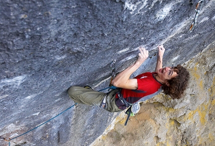 Adam Ondra climbs Corona 9a+ in the Frankenjura