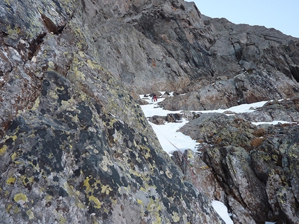 Pizzo del Salto, prima invernale via del Gran Diedro - Sul nevaio centrale