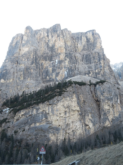 Mur del Pisciadu, Sella, Dolomiti - Manuel Baumgartner e Martin Baumgärtner il 30/12/2015 durante la probabile prima salita del Mur del Pisciadù Eisfall (V+/M6/WI6), Sella, Dolomiti.