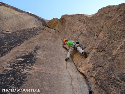 Chad Climbing Expedition 2015 - Chad Climbing Expedition 2015: Stefano Angelini climbing 
