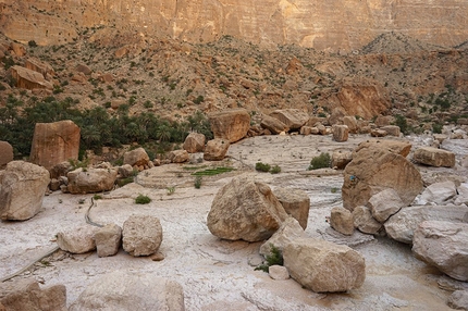 Oman sport climbing Arnaud Petit, Read Macadam, Alex Ruscior - Bouldering in the Valley of Giants, Oman
