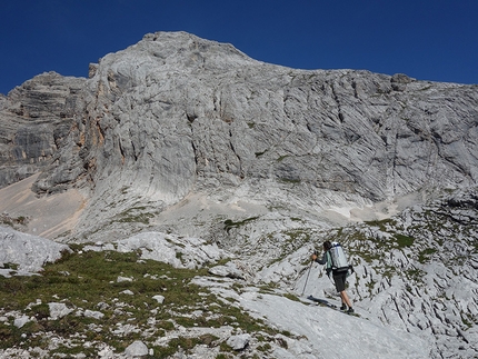 Punta del Pin, Dolomiti di Braies, Ulrich Viertler, Raffaele Sebastiani - Not far anymore to reach the base of Punta del Pin