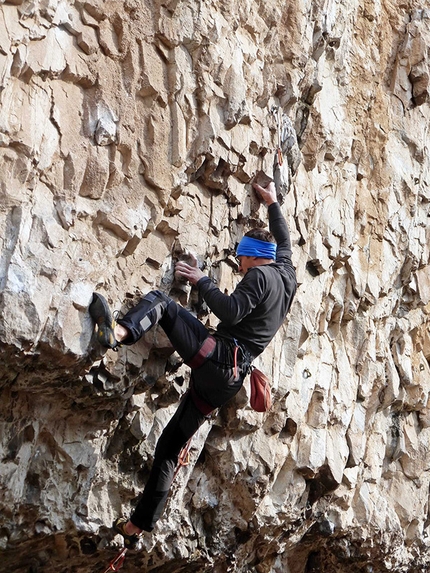 Andrea de Giacometti, Igne, arrampicata - Andrea de Giacometti ripete Movimenti Tellurici 8c+ a Igne (BL)