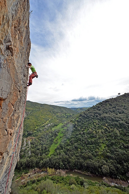 Samugheo, arrampicata in Sardegna - Marco Bussu nel nuovo settore Apoteosi.