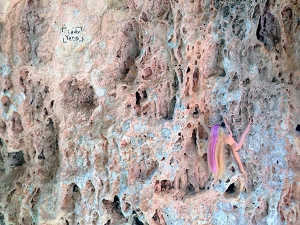 Samugheo, arrampicata in Sardegna - La particolare roccia del Settore Canyon.