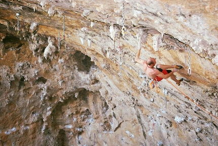 Iker Pou - Iker Pou climbing Cleteropa 8c+ on Mallorca, Spain
