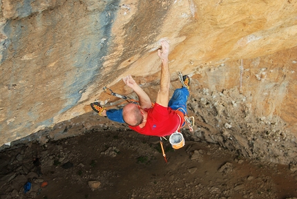 Iker Pou - Iker Pou making the first ascent of Cleteropa Original 9a on Mallorca, Spain