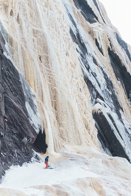 Le mur de 51, Nipissis, Quebec, Canada - Le mur de 51, Nipissis: Jean-Philippe Belanger and Charles Roberge on the first pitch of Le Filon (145m WI5)