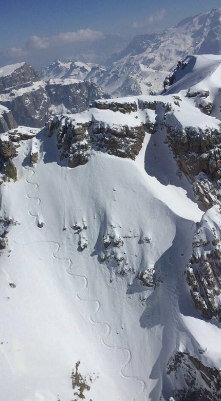 Sci estremo, Hermann Comploj, Spallone del Sassolungo, Dolomiti - Hermann Comploj il 20/03/2016 durante la prima discesa con gli sci del versante sudovest dallo Spallone del Sassolungo 3081m in Dolomiti.