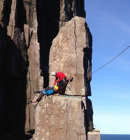 Paul Pritchard, Totem Pole, Tasmania - Paul Pritchard risale il Totem Pole in Tasmania il 4 aprile 2016