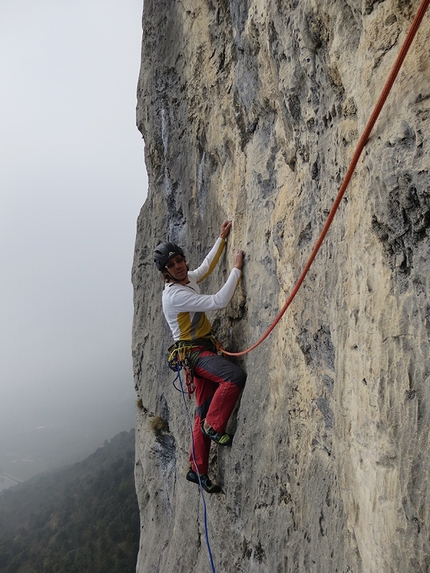 Pace in Siria on Dain di Pietramurata, new rock climb in Italy's Sarca valley