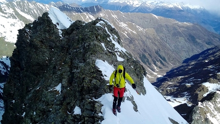 Alpinismo, Alpi Orobie, Pizzo dell'Omo, Val d'Ambria, Ivo Ferrari - Durante la salita della parete Ovest-Nord-Ovest del Pizzo dell'Omo in Val d'Ambria, Orobie