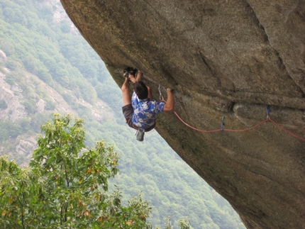 Valle del Orco - Tom Randall carrying out the third ascent of Greenspit, Valle del Orco, Italy