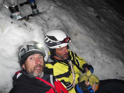 Karakorum 2009, Expedition Trentino - The first evening bivvy meal. The false start...