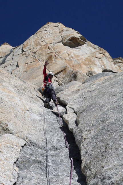 Karakorum 2009, Expedition Trentino - Larcher on pitch 13, beneath the headwall