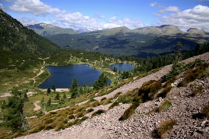 AKU adotta il Sentiero dei Laghi di Colbricón in Dolomiti