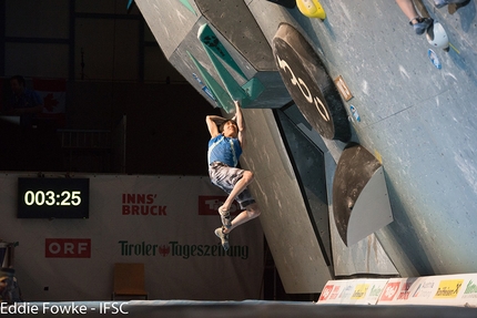 Shauna Coxsey and Jongwon Chon win Innsbruck stage of Bouldering World Cup 2016