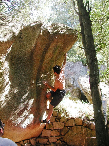 Street Boulder Contest Luogosanto (Sardegna) 2016 - Giorgio Soddu sui boulder del Monte Ortobene negli anni 2000