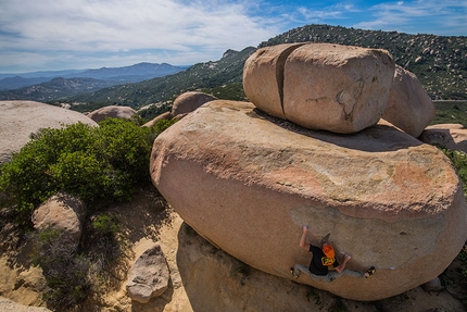 Mt. Woodson, bouldering, California, USA - Enrico Baistrocchi making the first repeat of Full Circle, V11, Mt. Woodson, California, USA