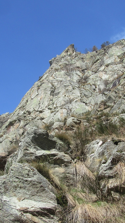 Parete del Silenzio, Valle del Lys, Valle di Gressoney, arrampicata - Carlito's Way: la porzione della parete dove sale la via