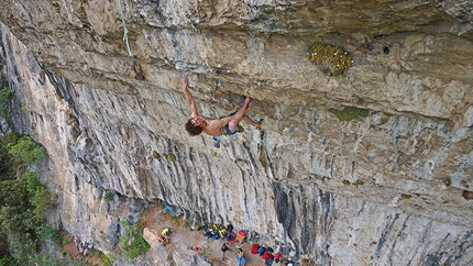 Rolando Larcher, Monte Cimo, Scoglio dei Ciclopi, arrampicata - Adam Ondra sale a-vista il primo tiro di Horror Vacui, Monte Cimo (Val d'Adige)