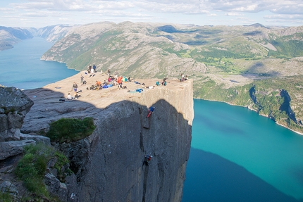 #Norwegianstyle, new trad climb on Norway's Preikestolen